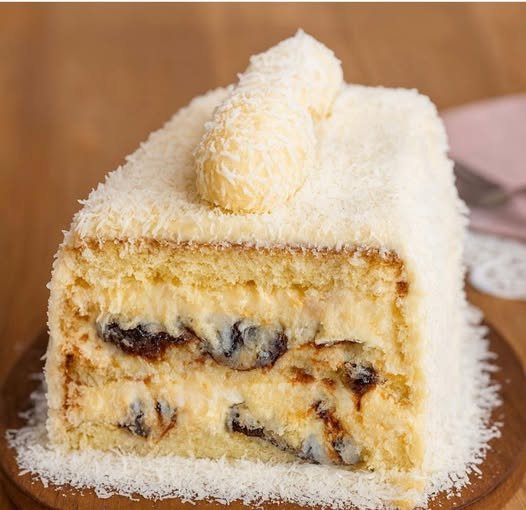 Bolo Gelado de Coco com Ameixa